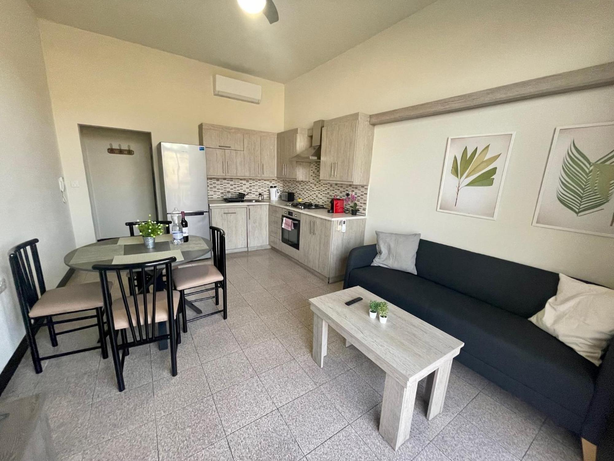 Seafront Apartment With Balcony Overlooking Marina Ghajnsielem Exterior photo